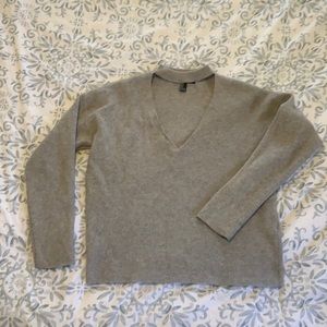 Forever 21 Vneck collared sweater Gray Small